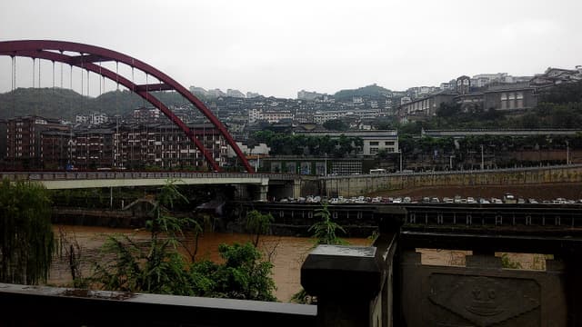 茅台镇赤水河岸